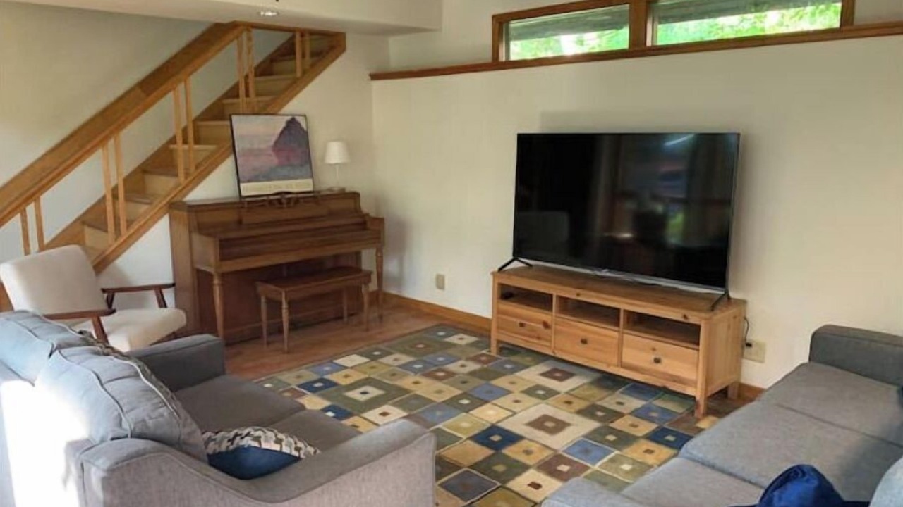 Photo of Livingroom in Edmund