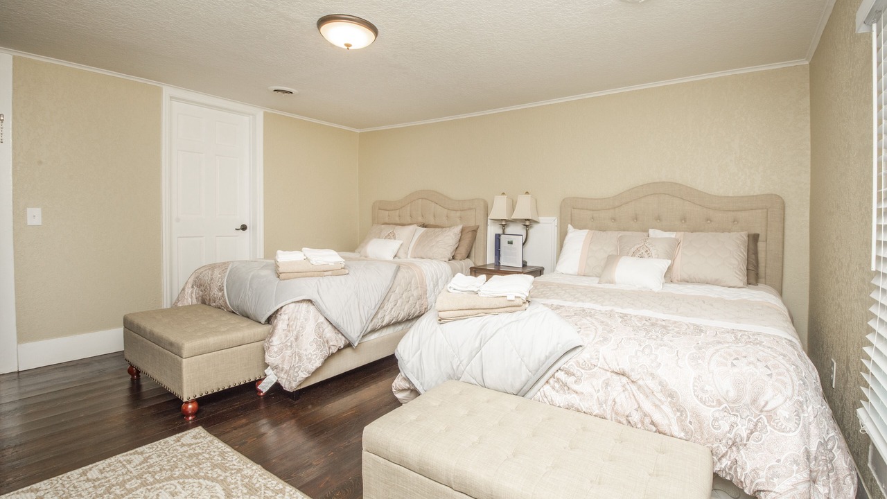 Photo of Bedroom in Kodak