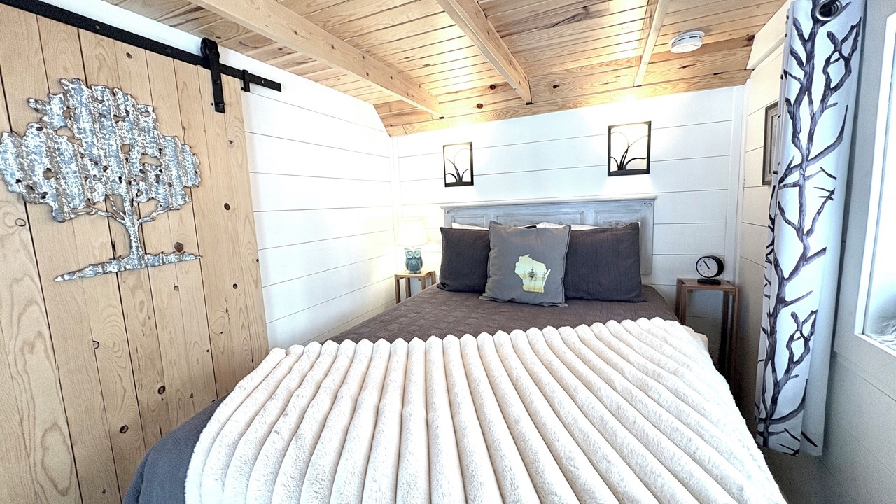 Photo of Bedroom in Jim Falls