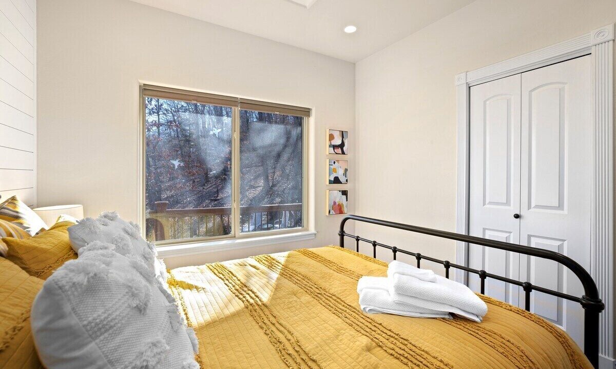 Photo of Bedroom in Sylvan Shores