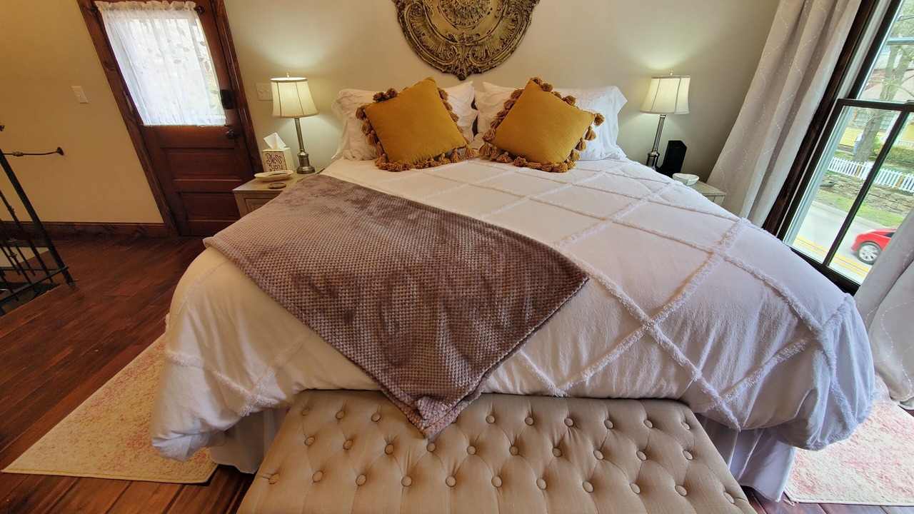 Photo of Bedroom in Eureka Springs Historic District