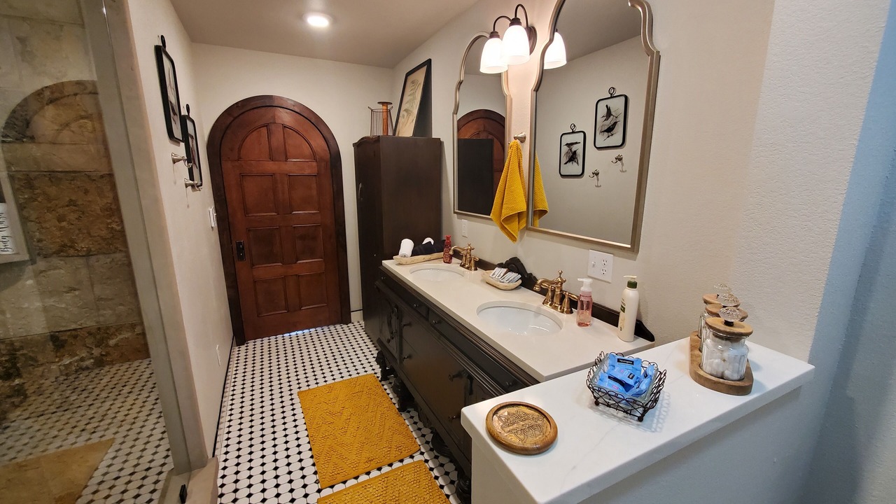 Photo of Bathroom in Eureka Springs Historic District