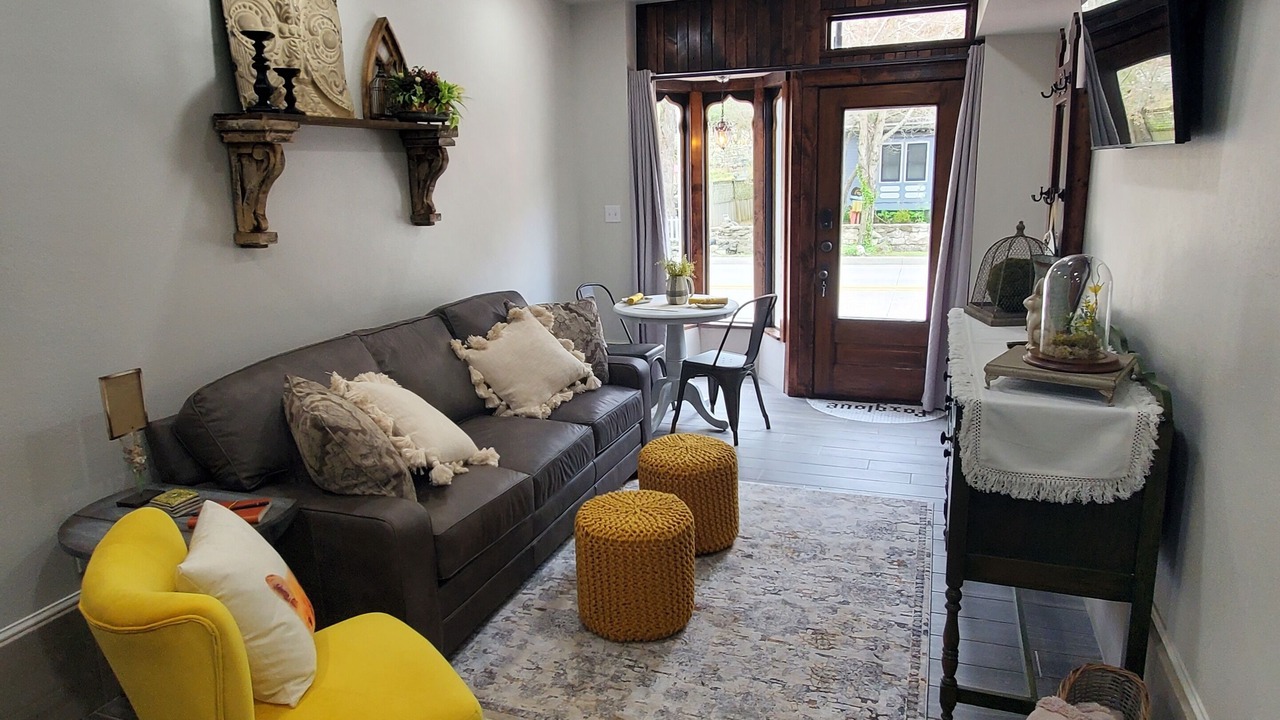 Photo of Livingroom in Eureka Springs Historic District