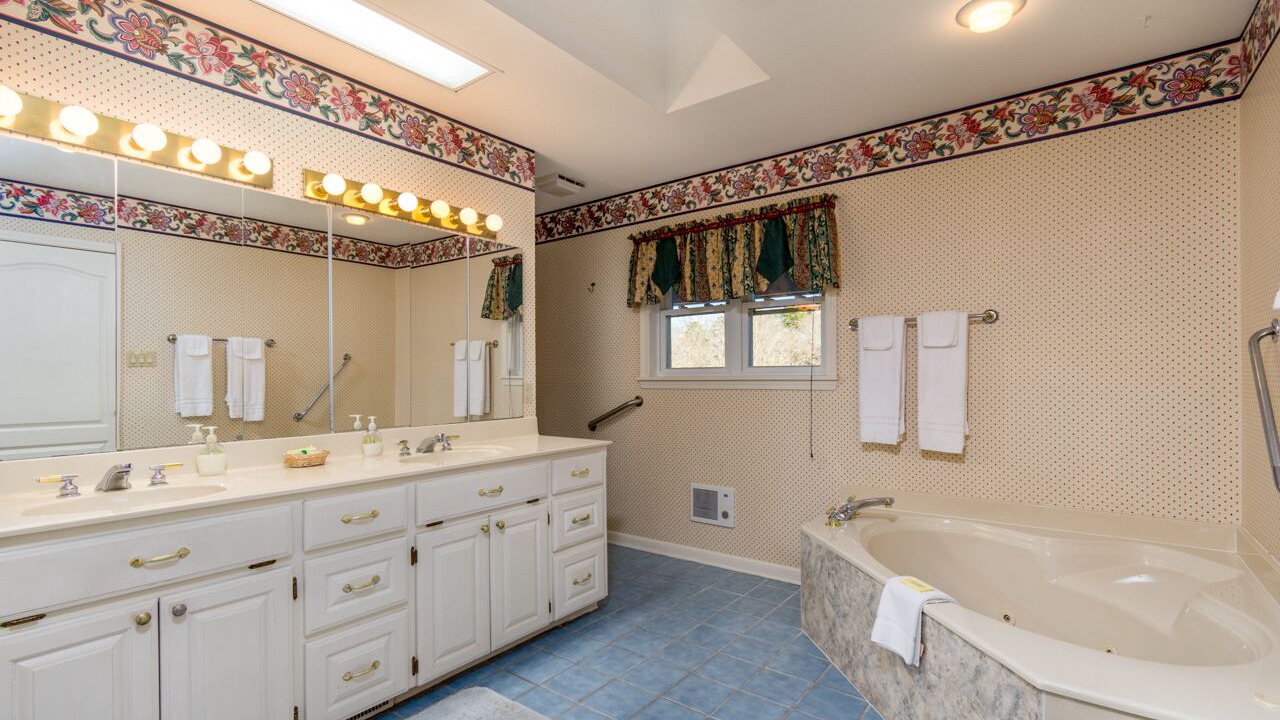 Photo of Bathroom in Hot Springs Village