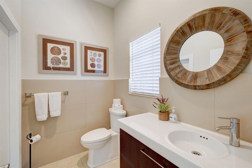 Photo of Bathroom in Lauderdale Beach