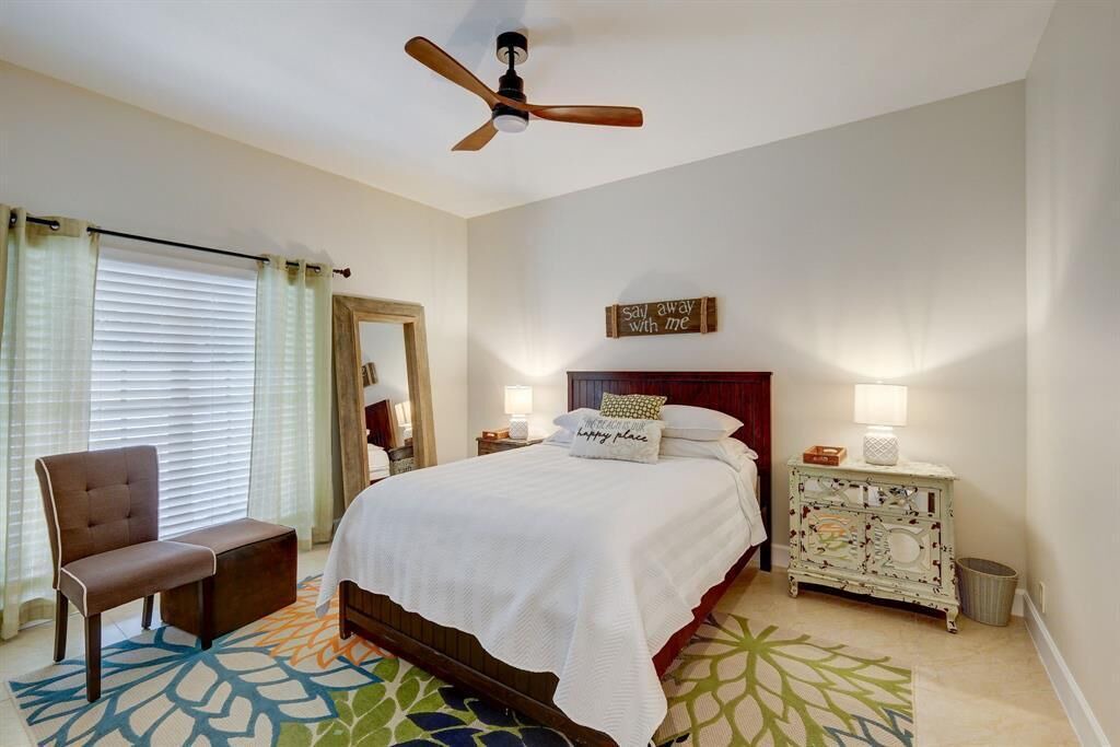 Photo of Bedroom in Lauderdale Beach
