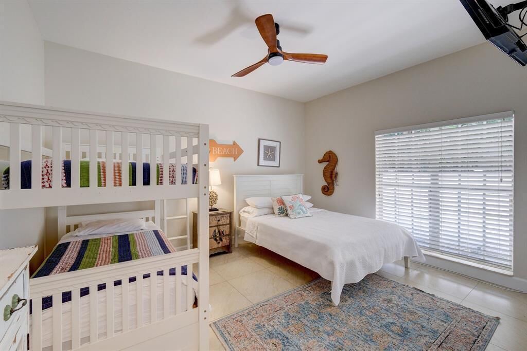 Photo of Bedroom in Lauderdale Beach