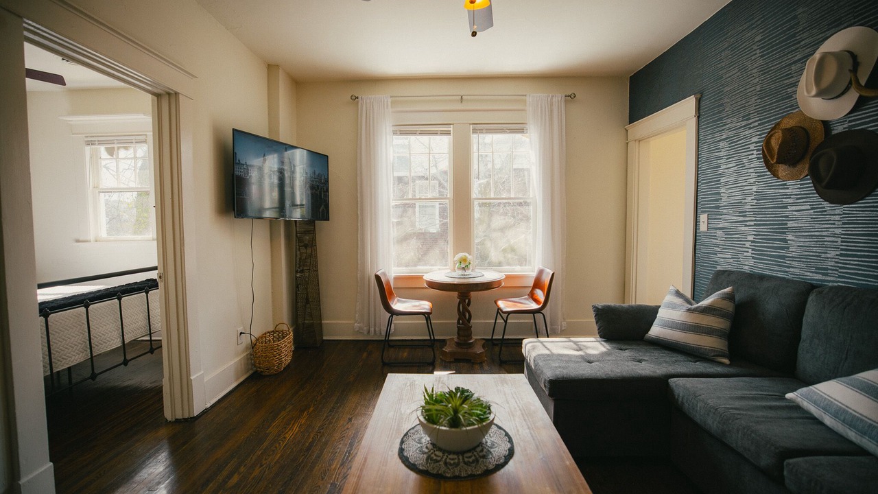 Photo of Livingroom in Hillsboro Village