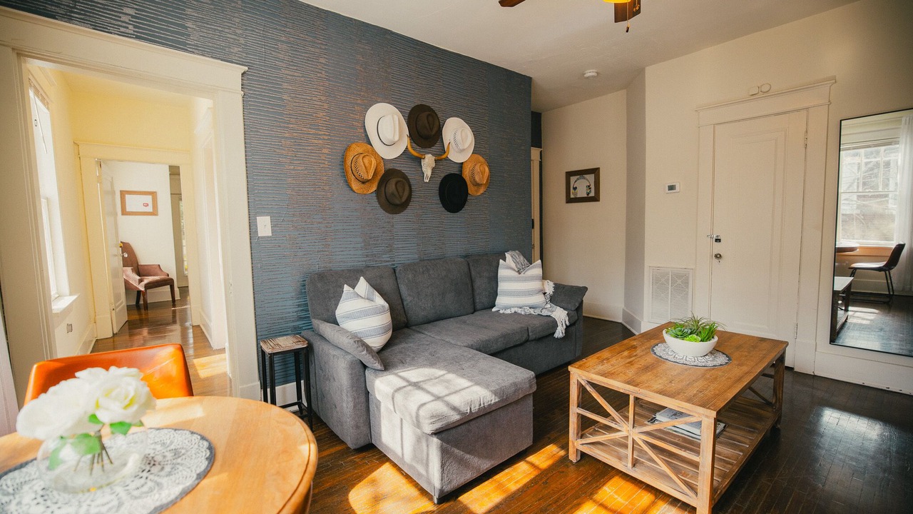 Photo of Livingroom in Hillsboro Village