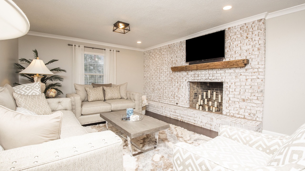 Photo of Livingroom in Ashley Oaks