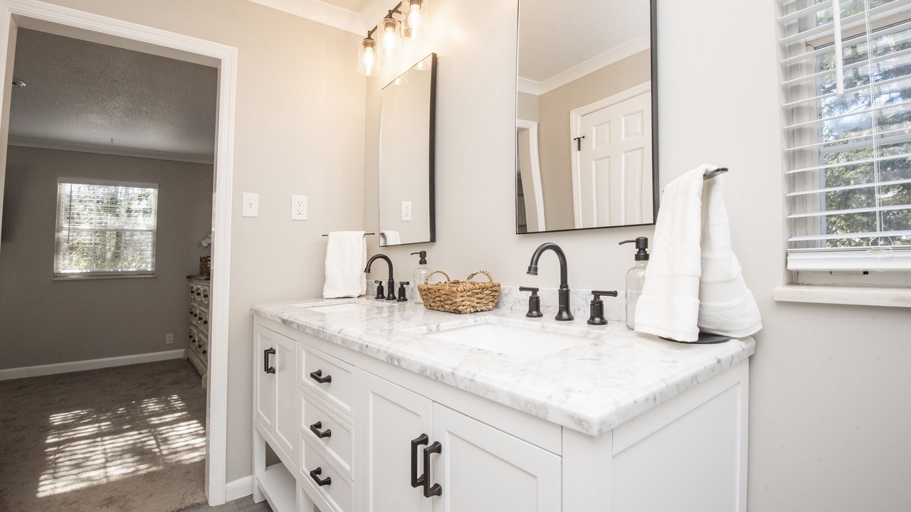 Photo of Bathroom in Ashley Oaks