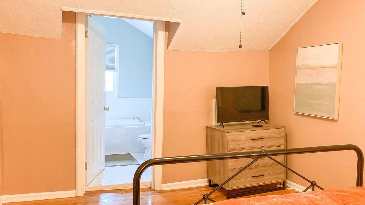 Photo of Bedroom in Historic Edgefield
