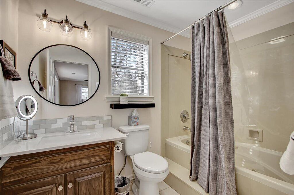 Photo of Bathroom in Lake Hamilton