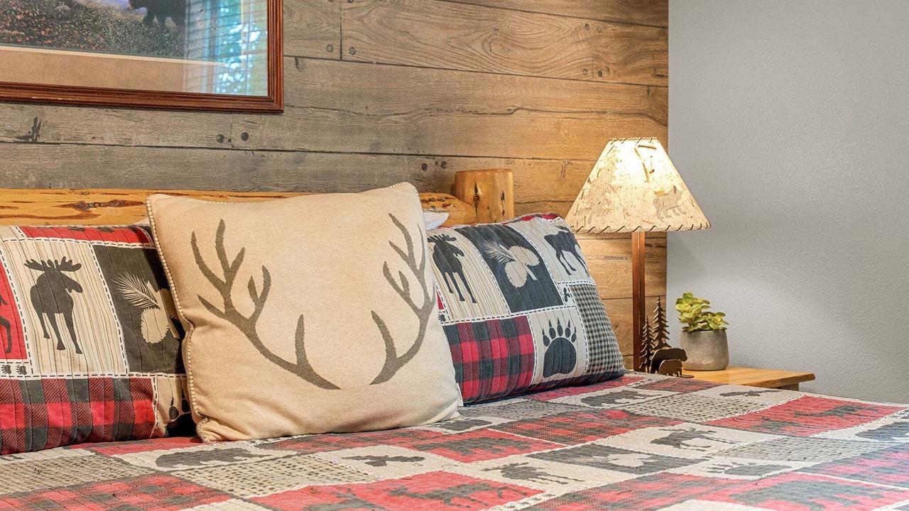 Photo of Bedroom in Reeds Spring
