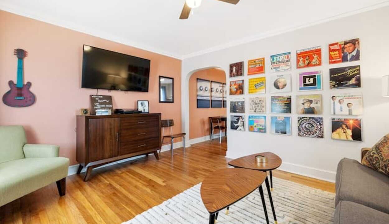 Photo of Livingroom in East Memphis