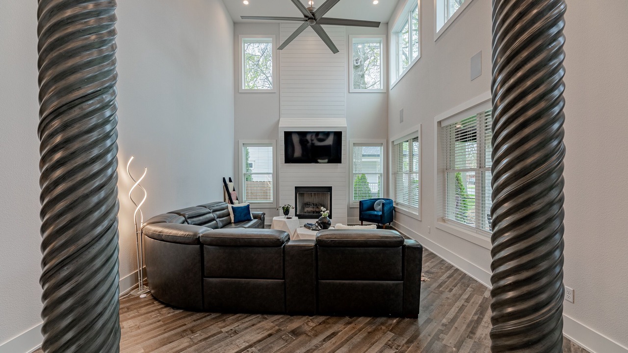 Photo of Livingroom in Downtown