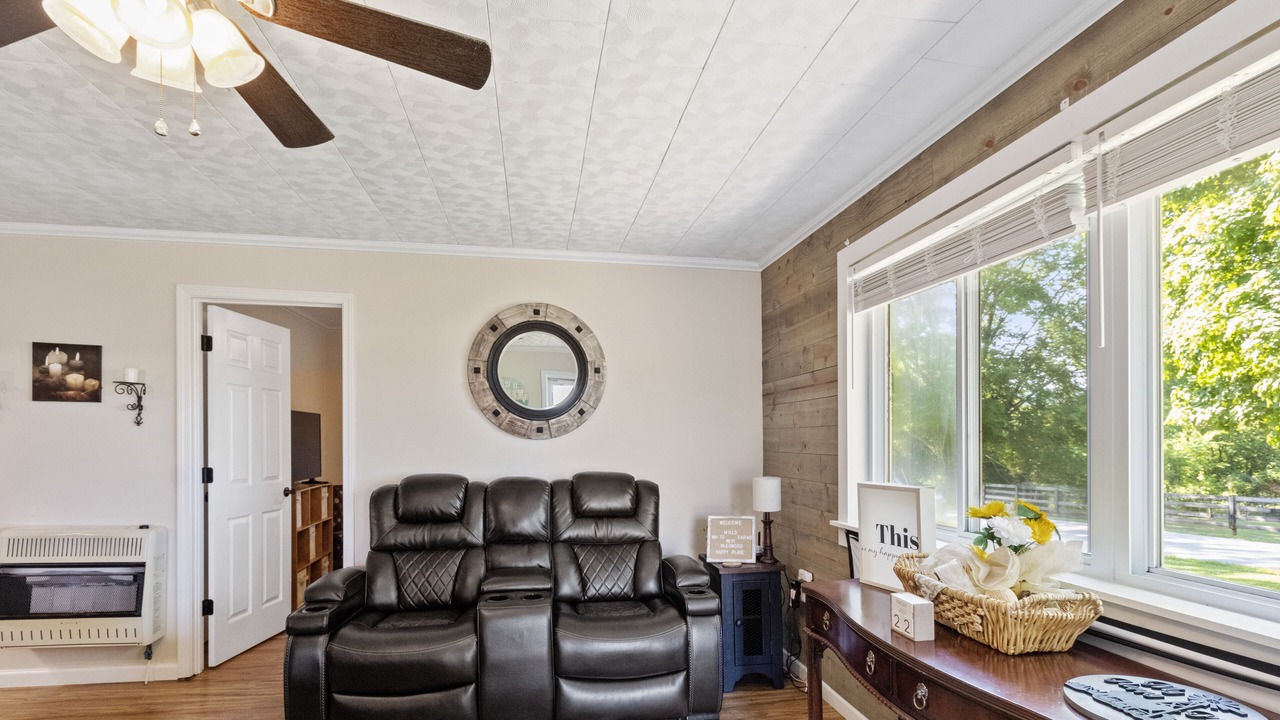 Photo of Livingroom in Horse Cave