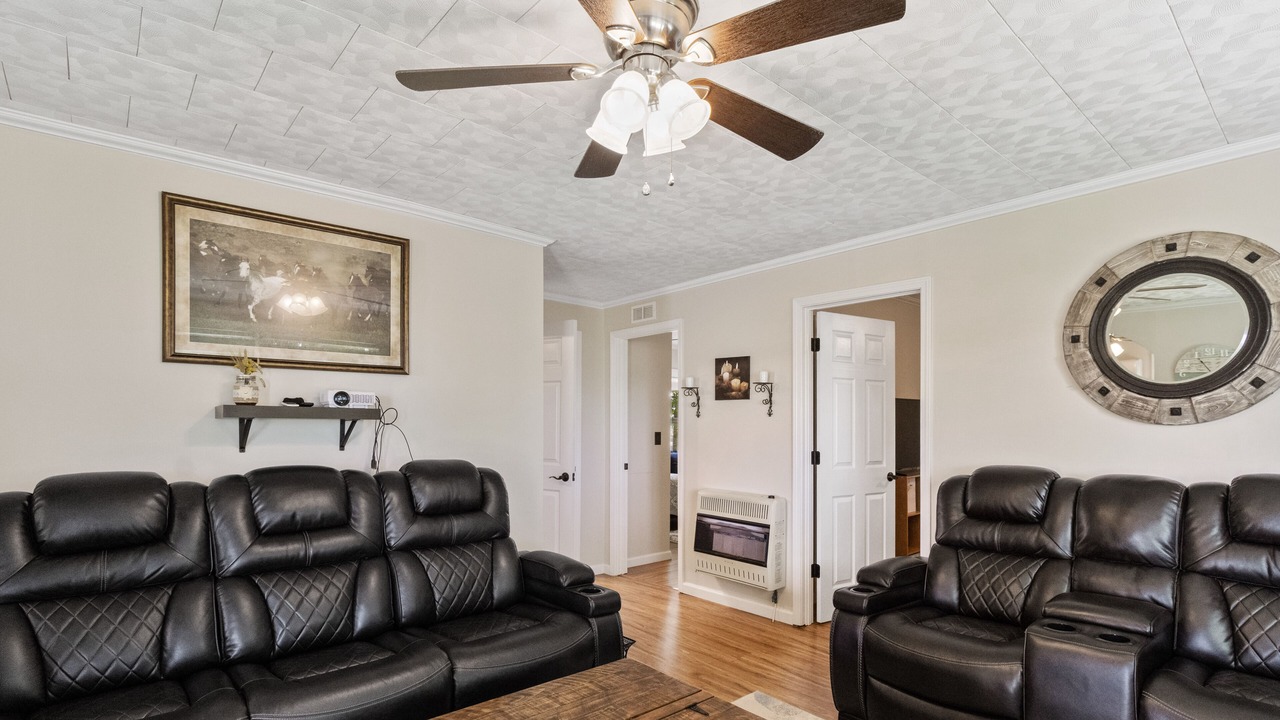 Photo of Livingroom in Horse Cave