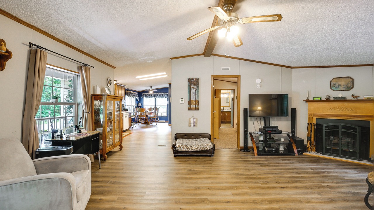 Photo of Livingroom in Brownstown