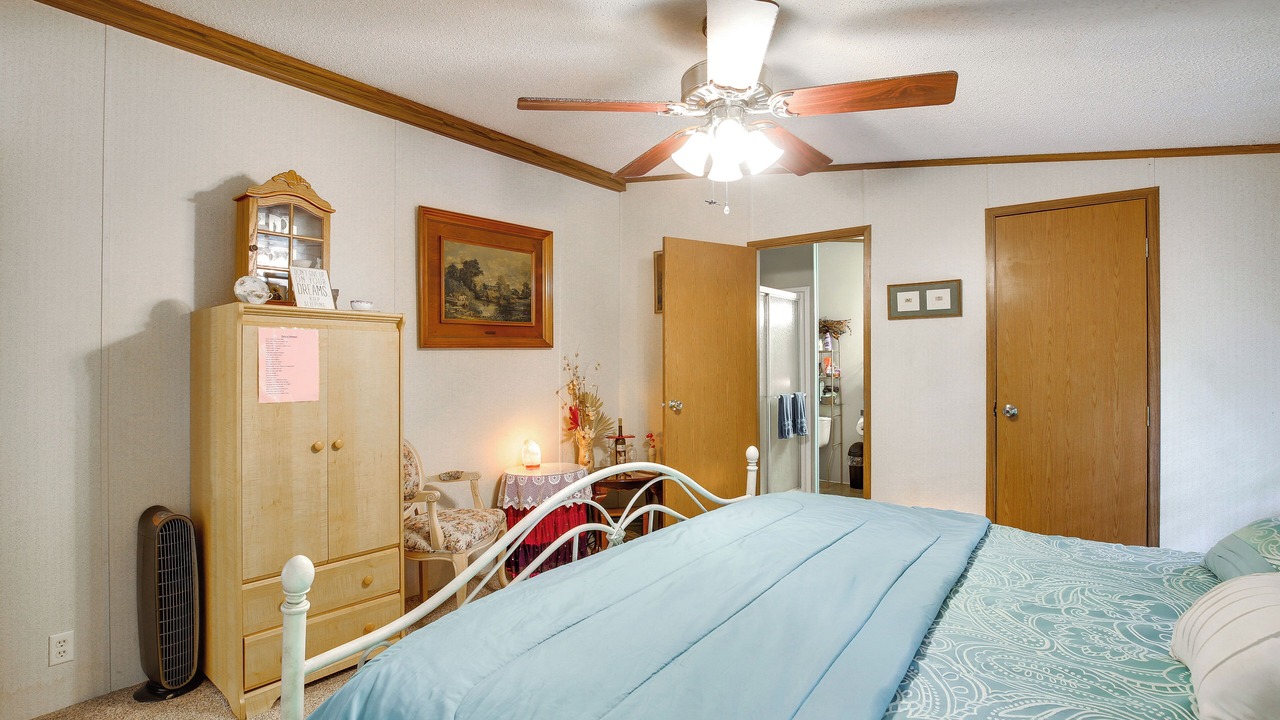 Photo of Bedroom in Brownstown