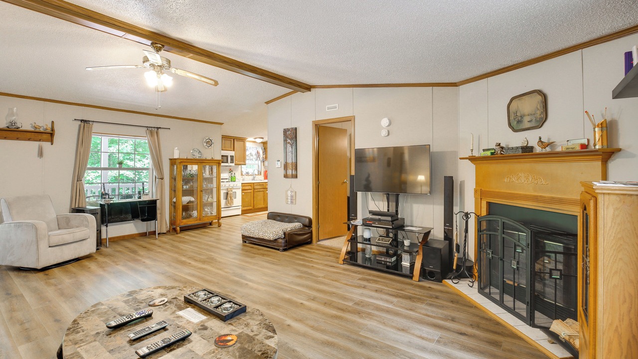 Photo of Livingroom in Brownstown