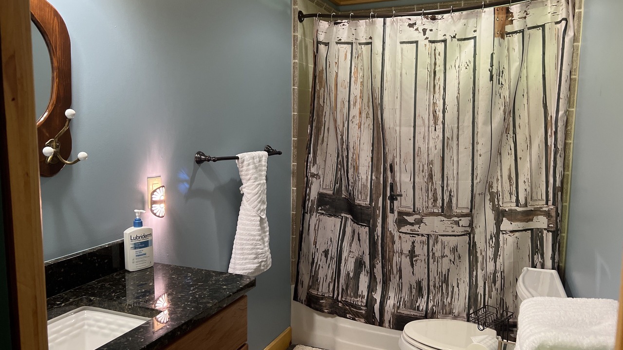 Photo of Bathroom in Lynnville
