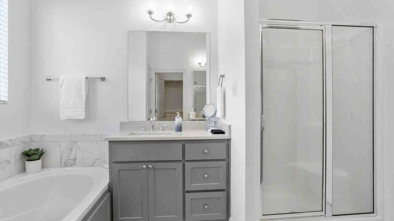 Photo of Bathroom in Highlands - Perkins