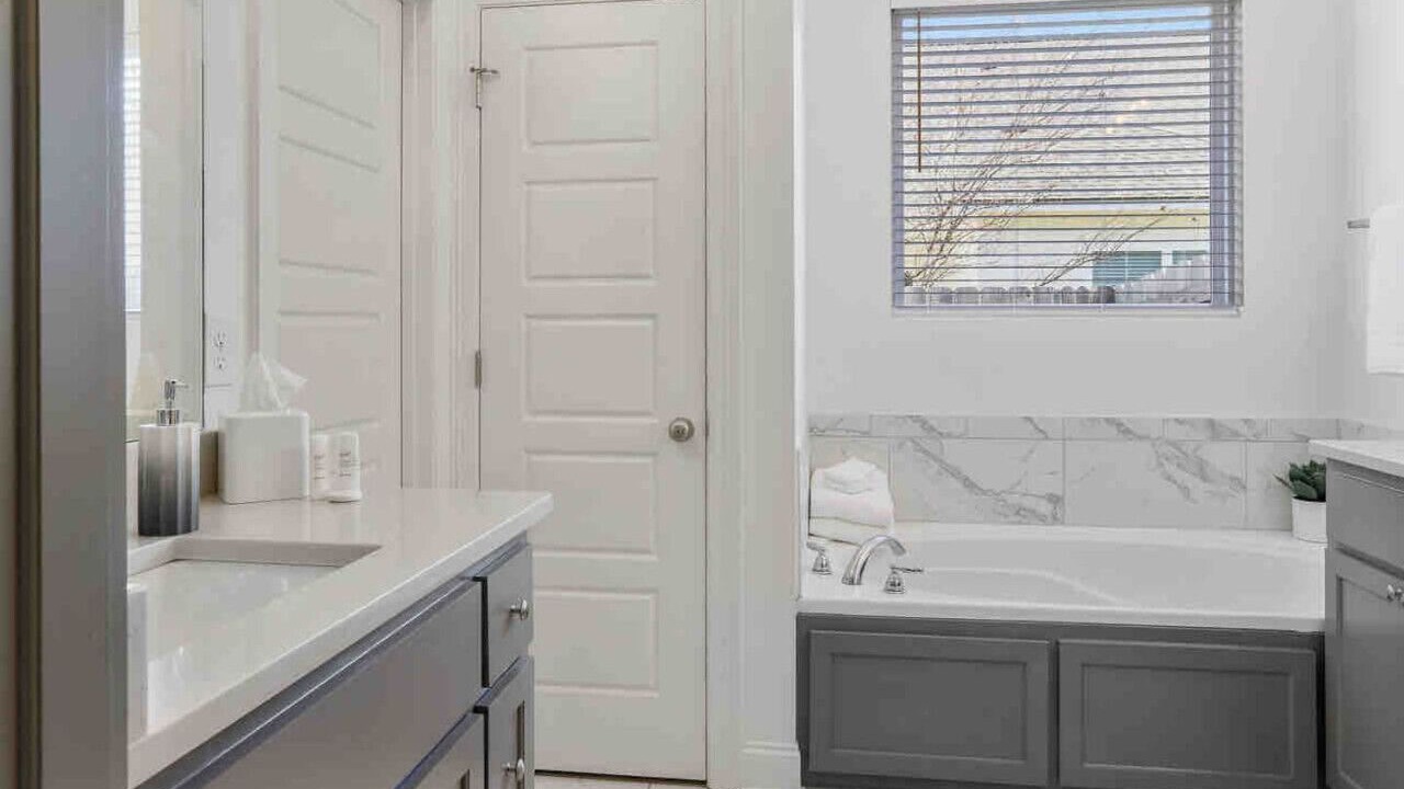 Photo of Bathroom in Highlands - Perkins