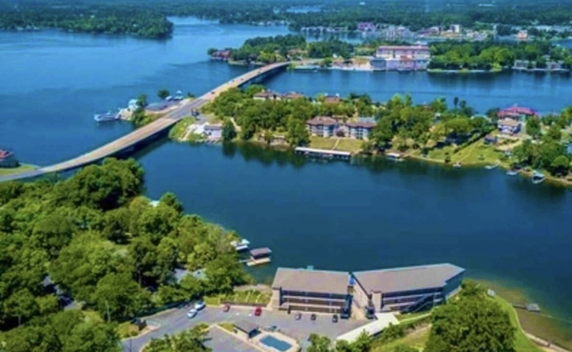 Photo of Others in Lake Hamilton