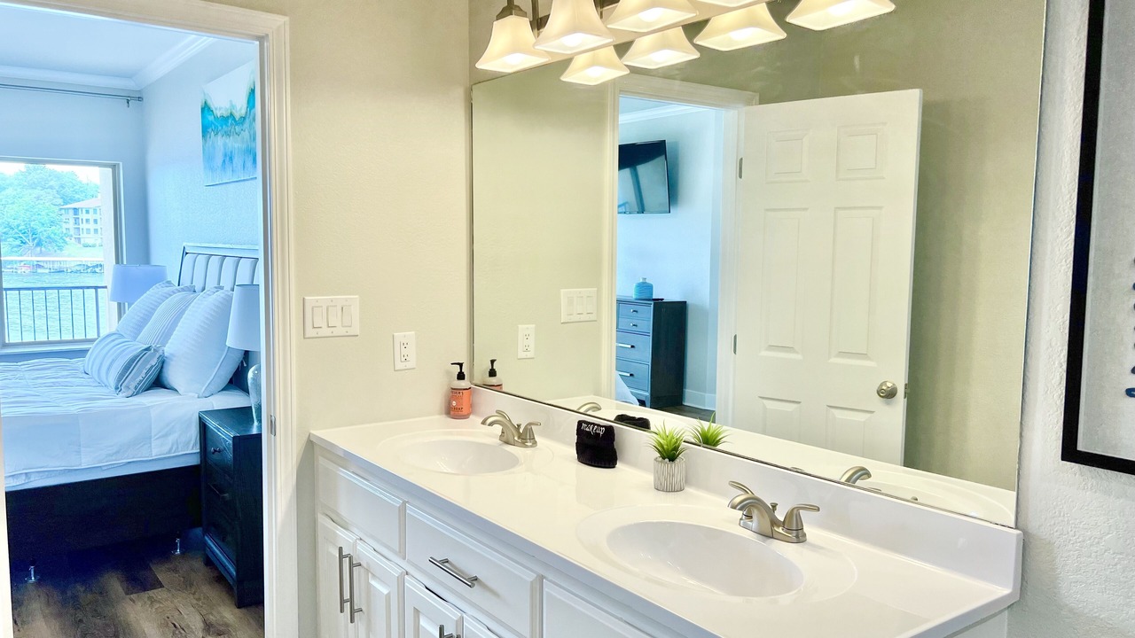 Photo of Bathroom in Lake Hamilton