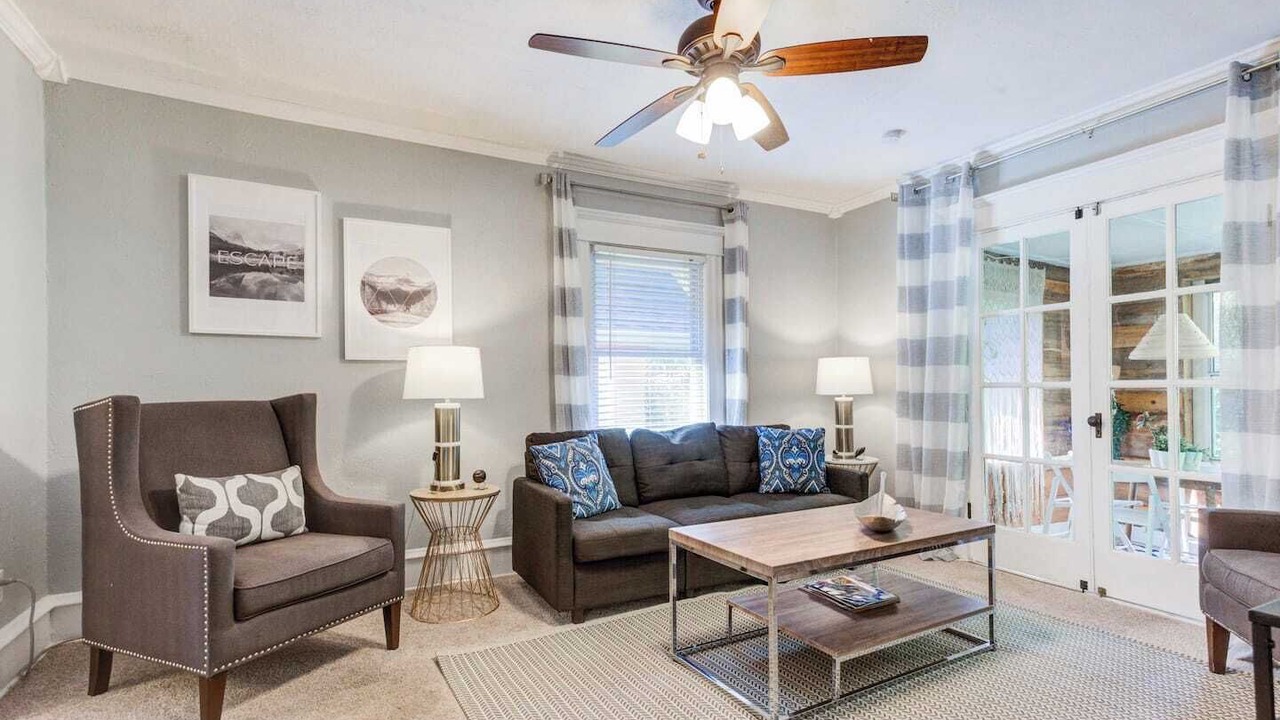 Photo of Livingroom in South Hyde Park