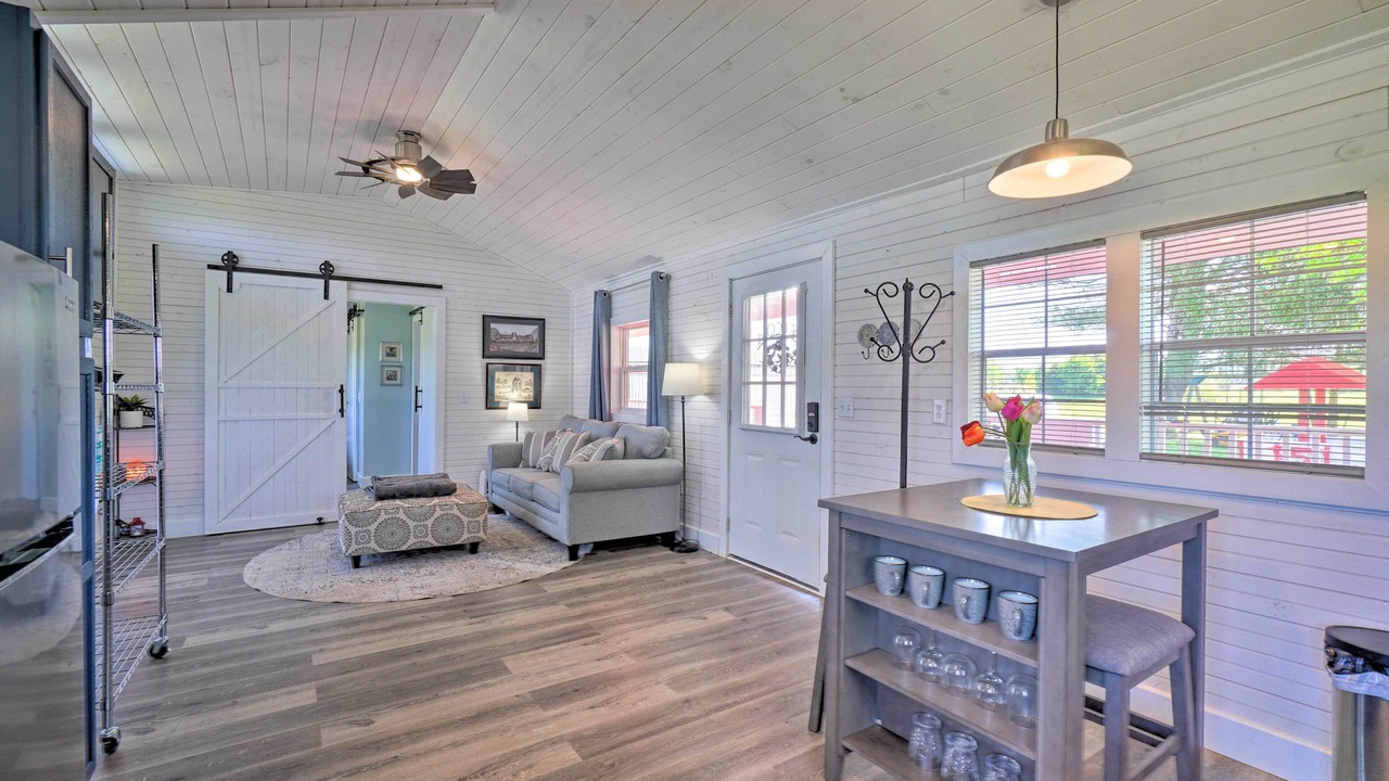 Photo of Livingroom in Sweetwater
