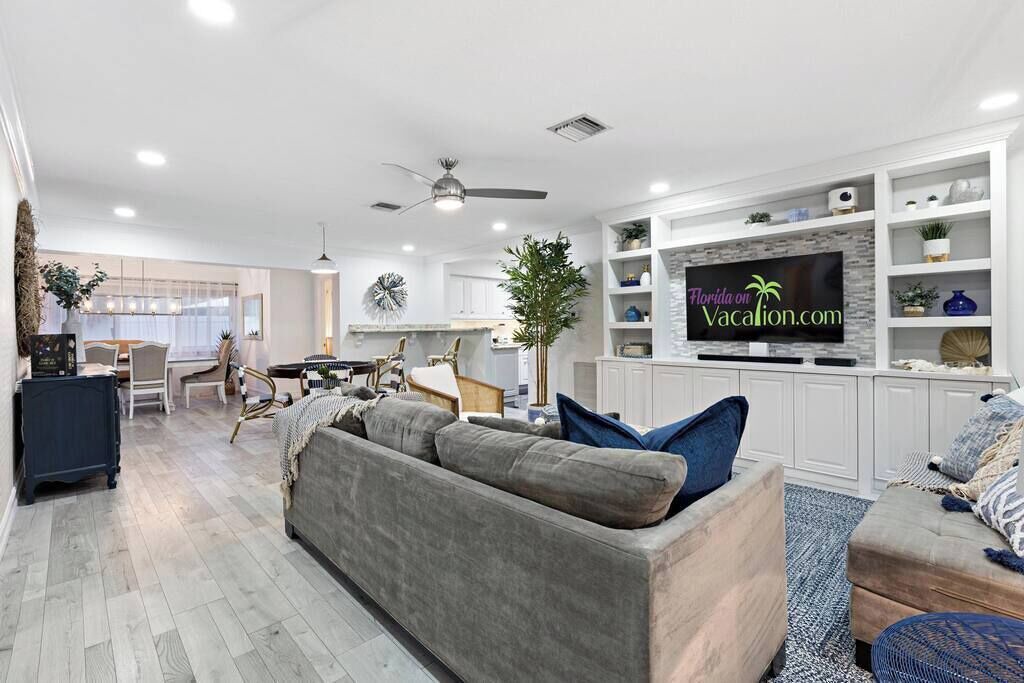 Photo of Livingroom in Santa Barbara Estates