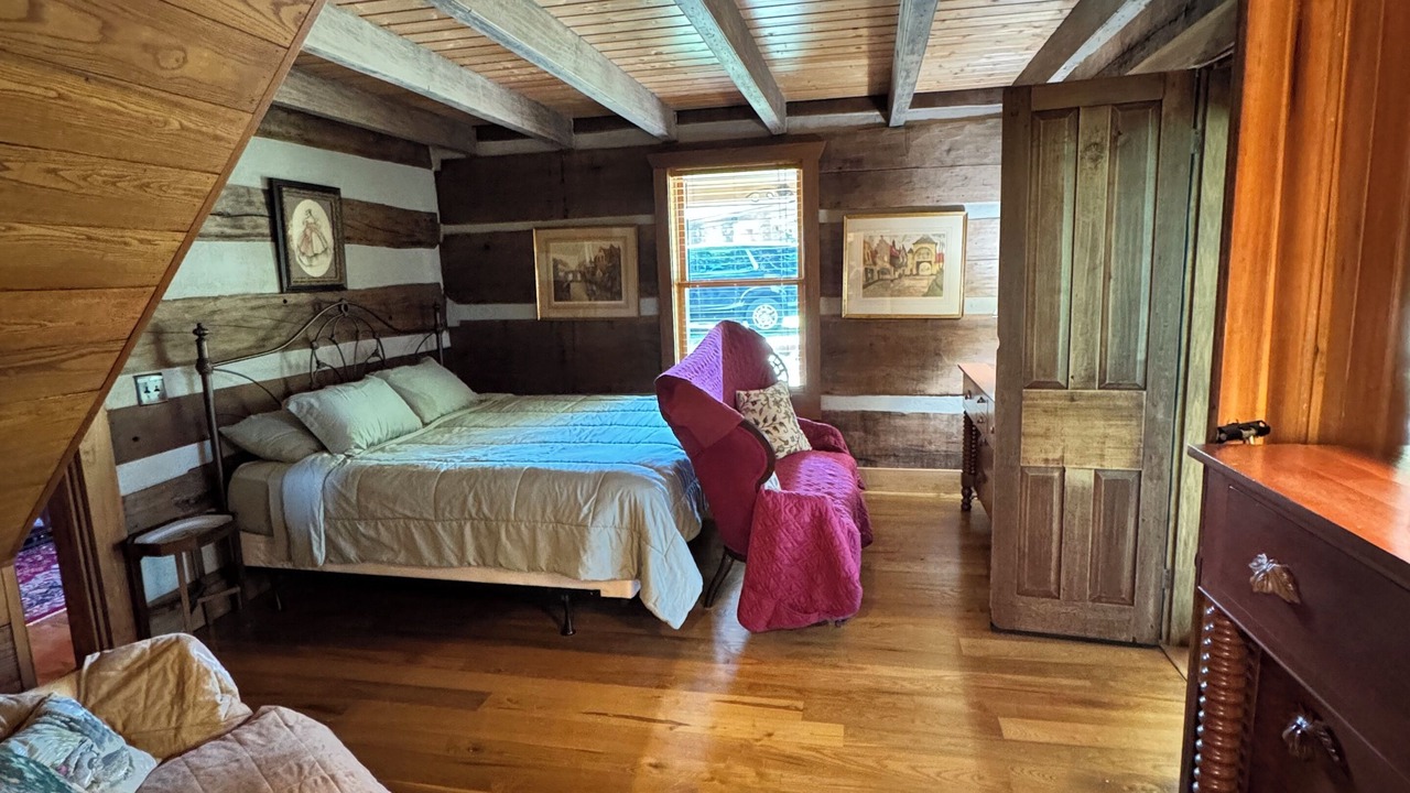 Photo of Bedroom in Dixon Springs