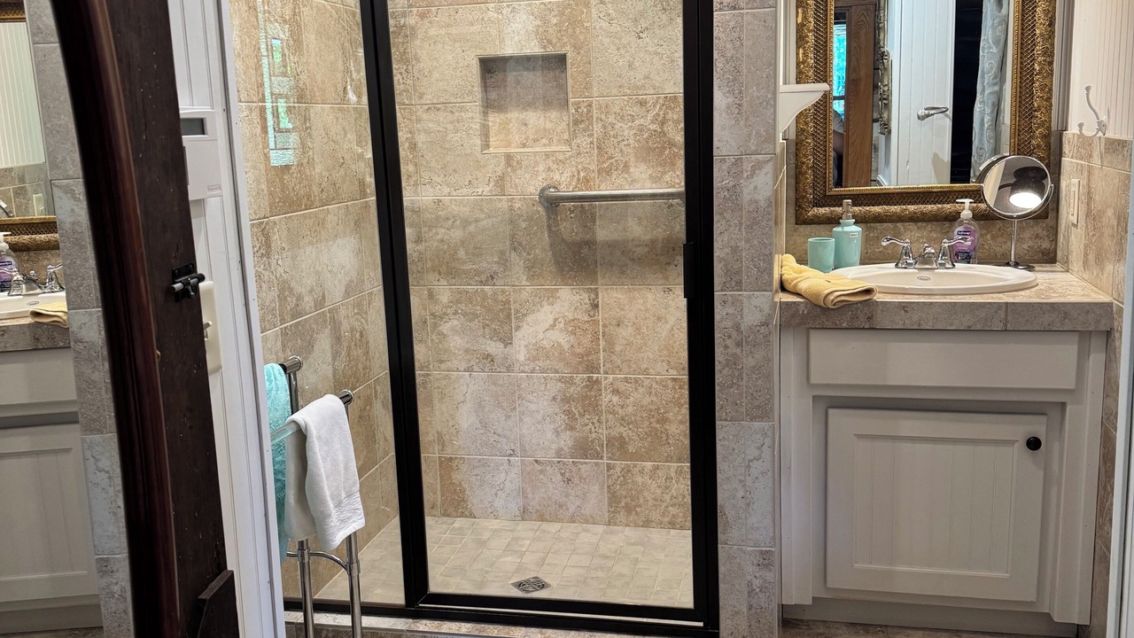Photo of Bathroom in Dixon Springs