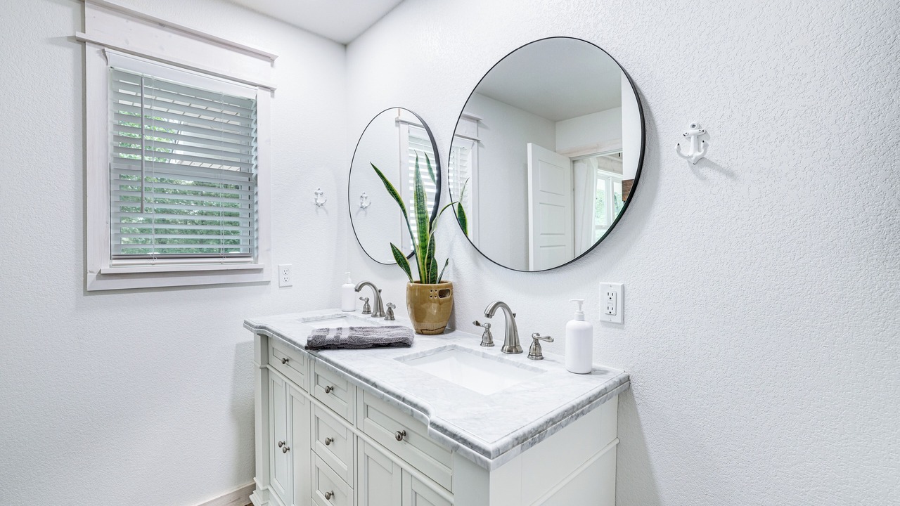 Photo of Bathroom in Garfield