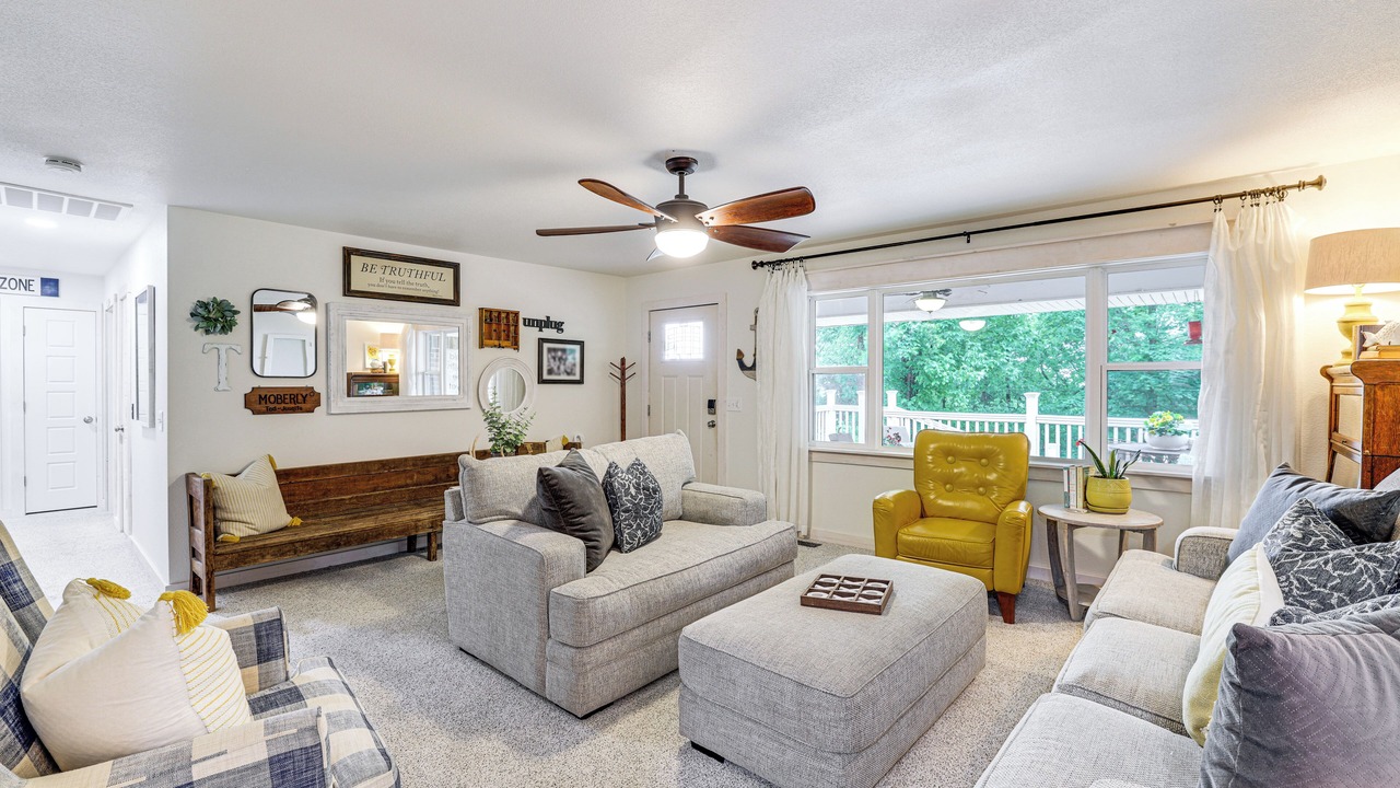 Photo of Livingroom in Garfield