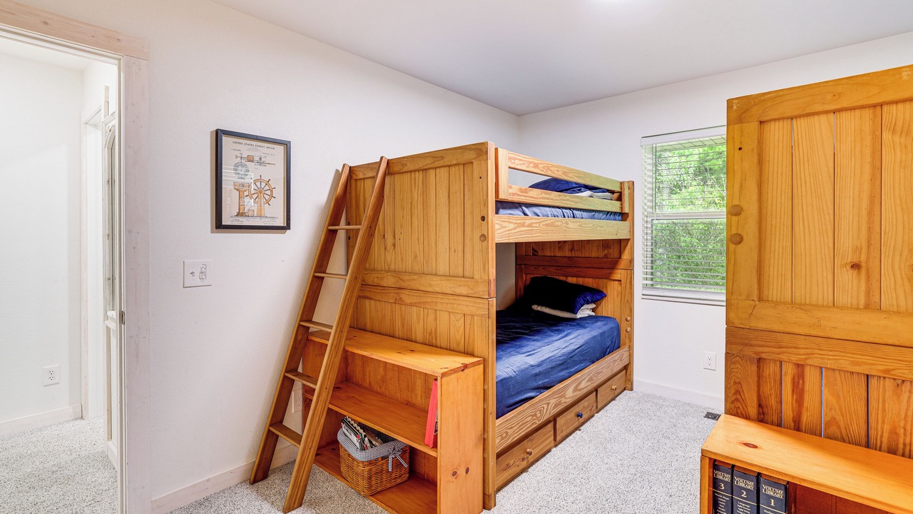 Photo of Bedroom in Garfield