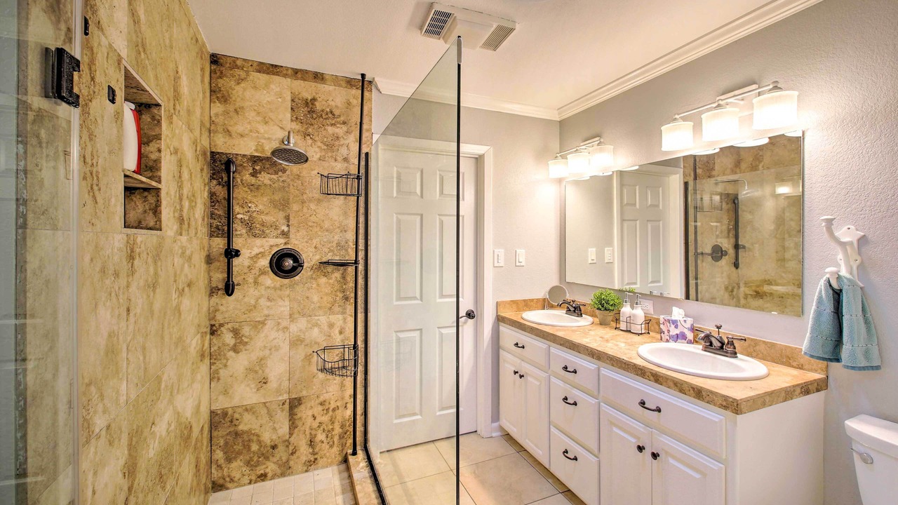 Photo of Bathroom in Lake Hamilton