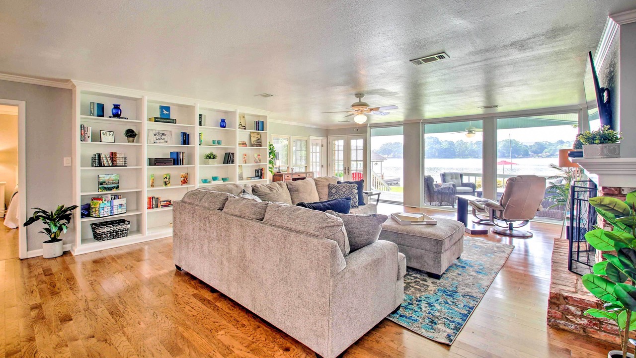 Photo of Bedroom in Lake Hamilton