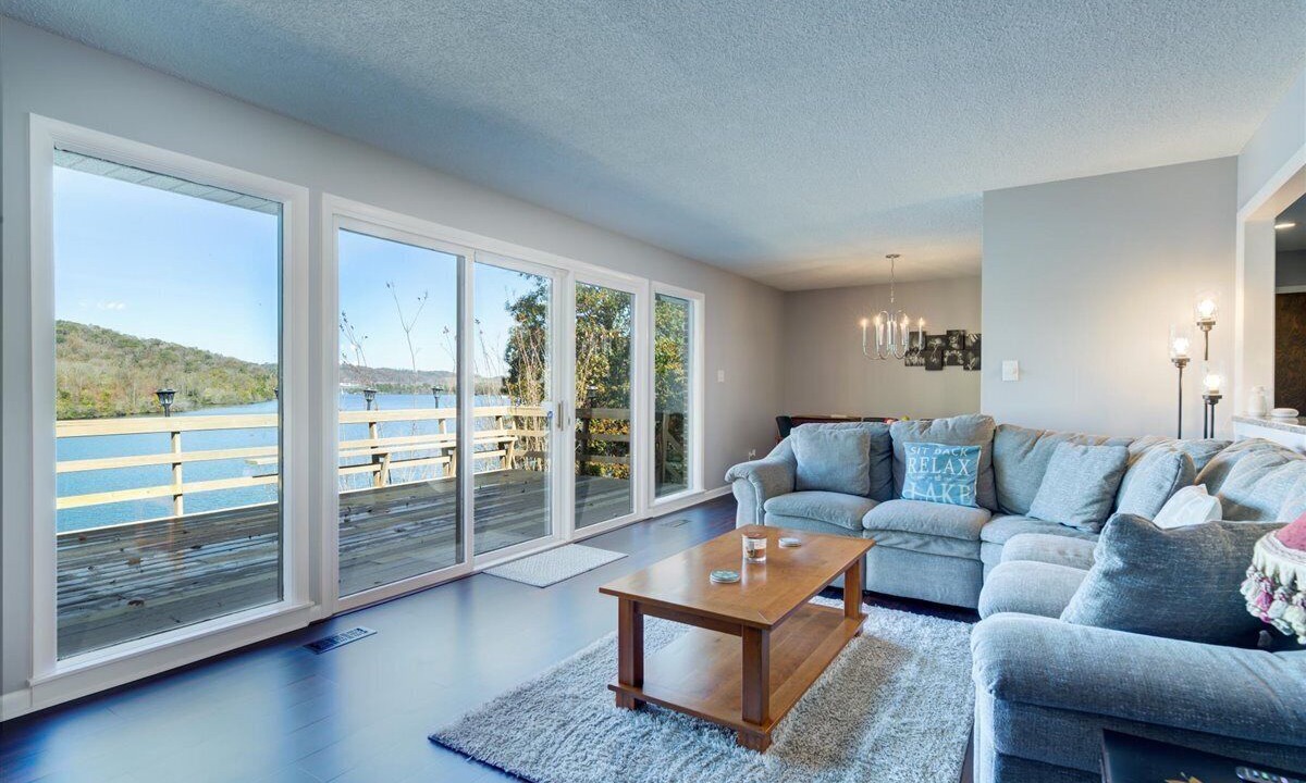 Photo of Livingroom in Ashley Oaks