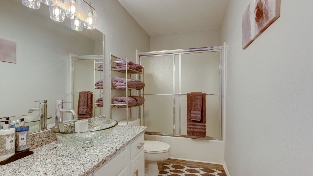 Photo of Bathroom in Lake Hamilton