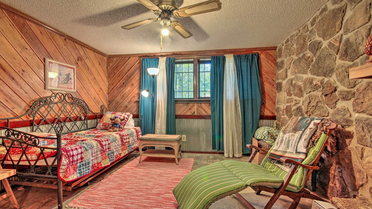 Photo of Bedroom in Mammoth Spring