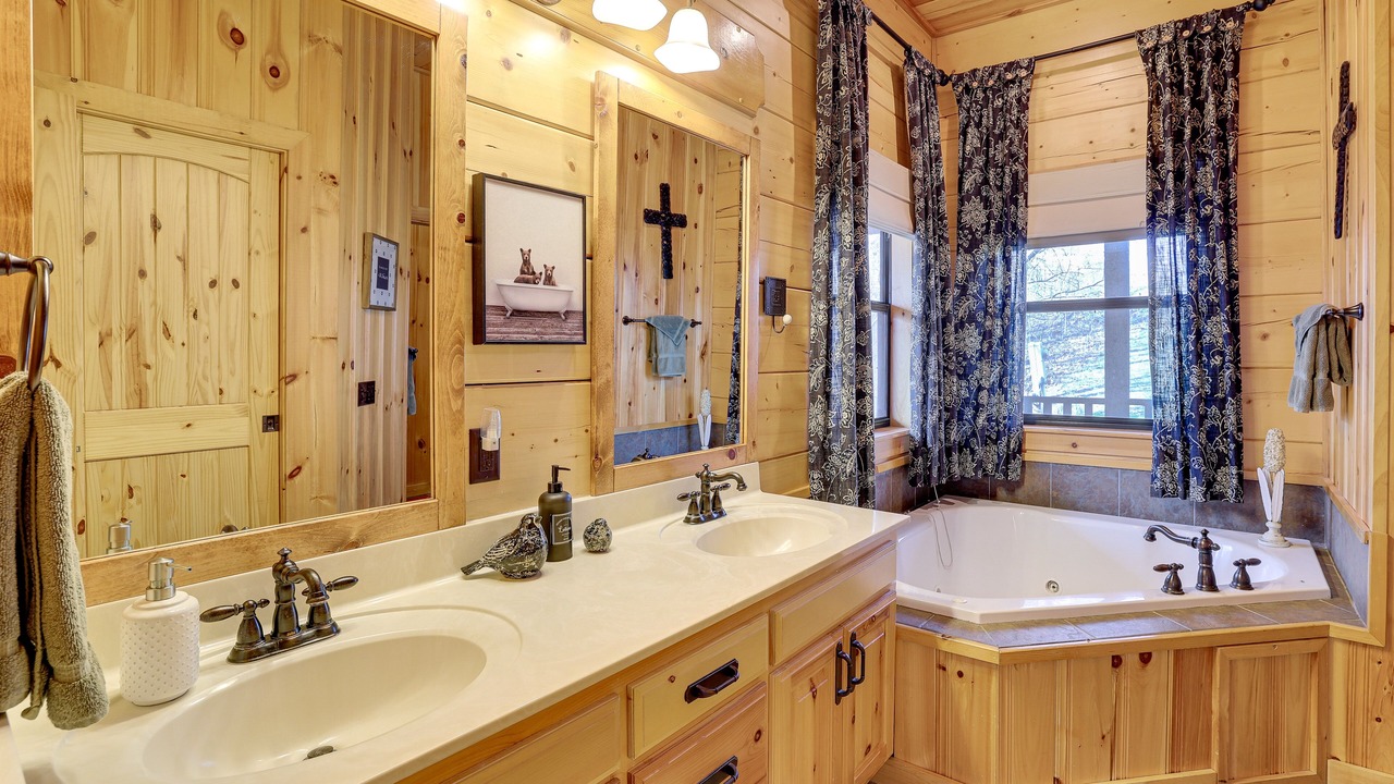 Photo of Bathroom in Maysville