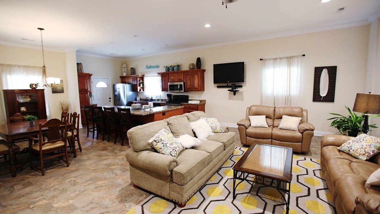 Photo of Livingroom in Ashley Oaks