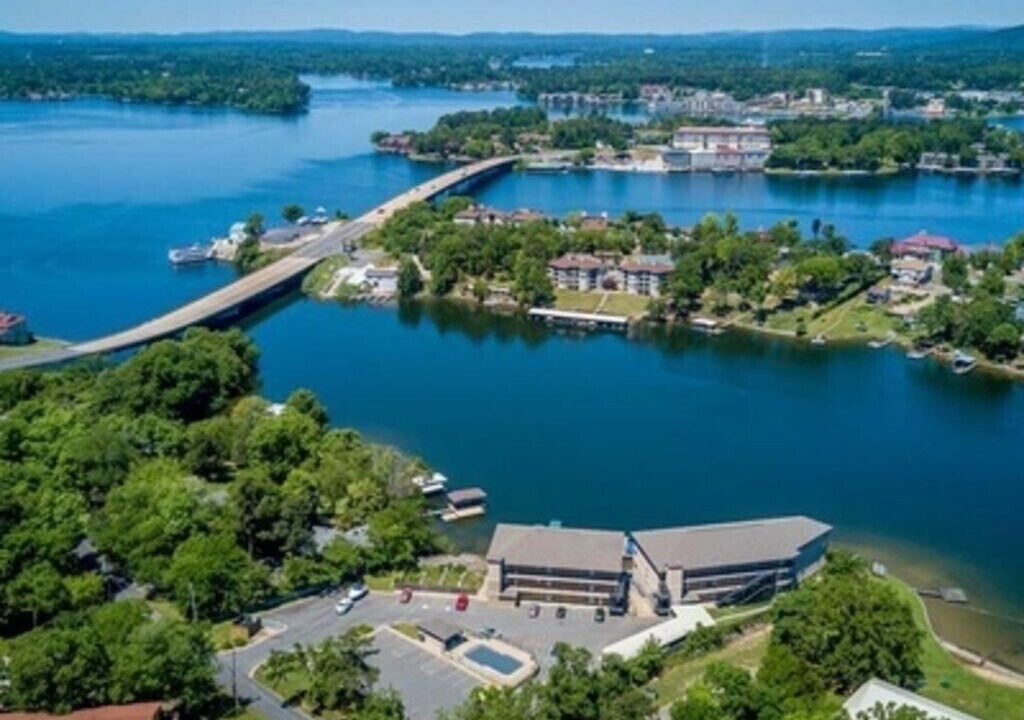 Photo of Others in Lake Hamilton