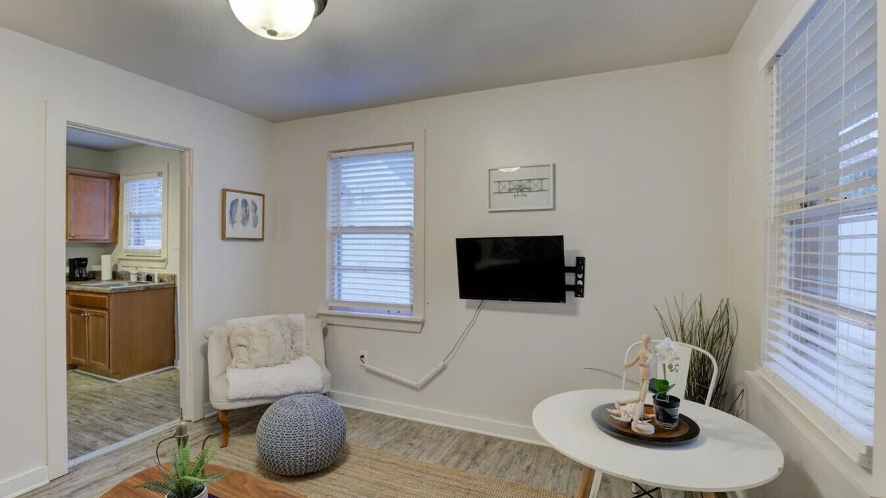 Photo of Livingroom in Midtown