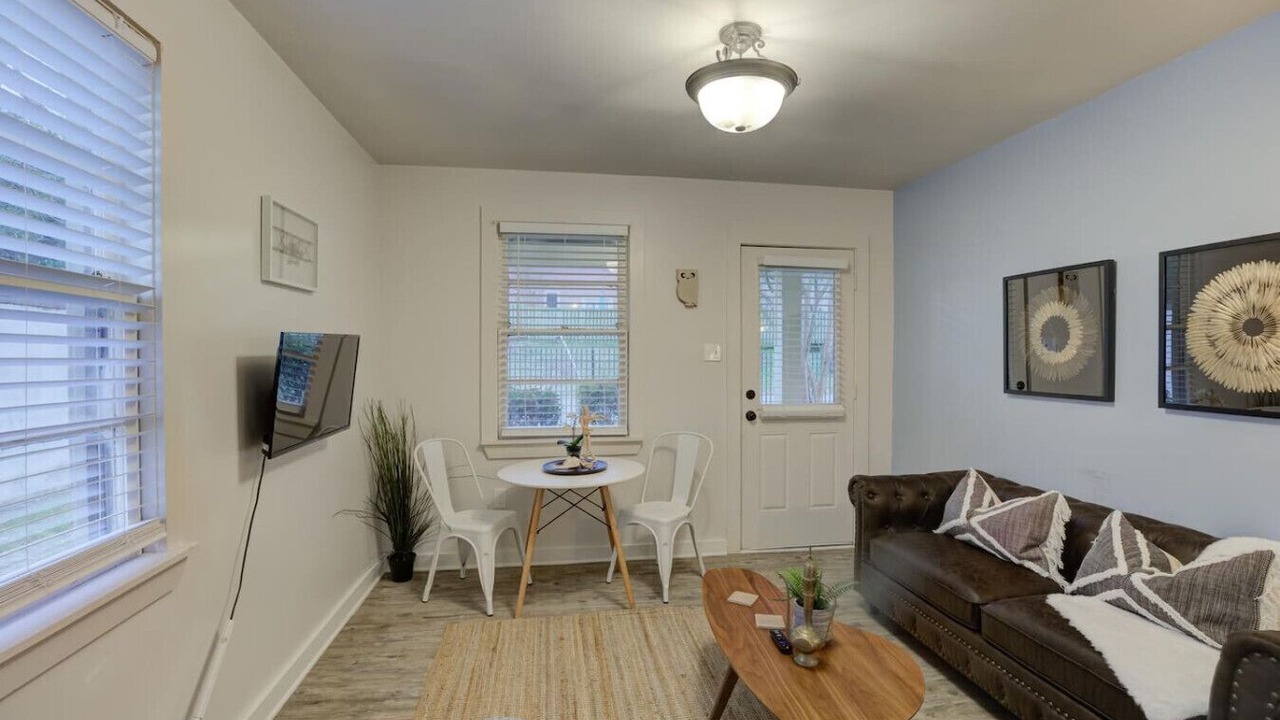 Photo of Livingroom in Midtown