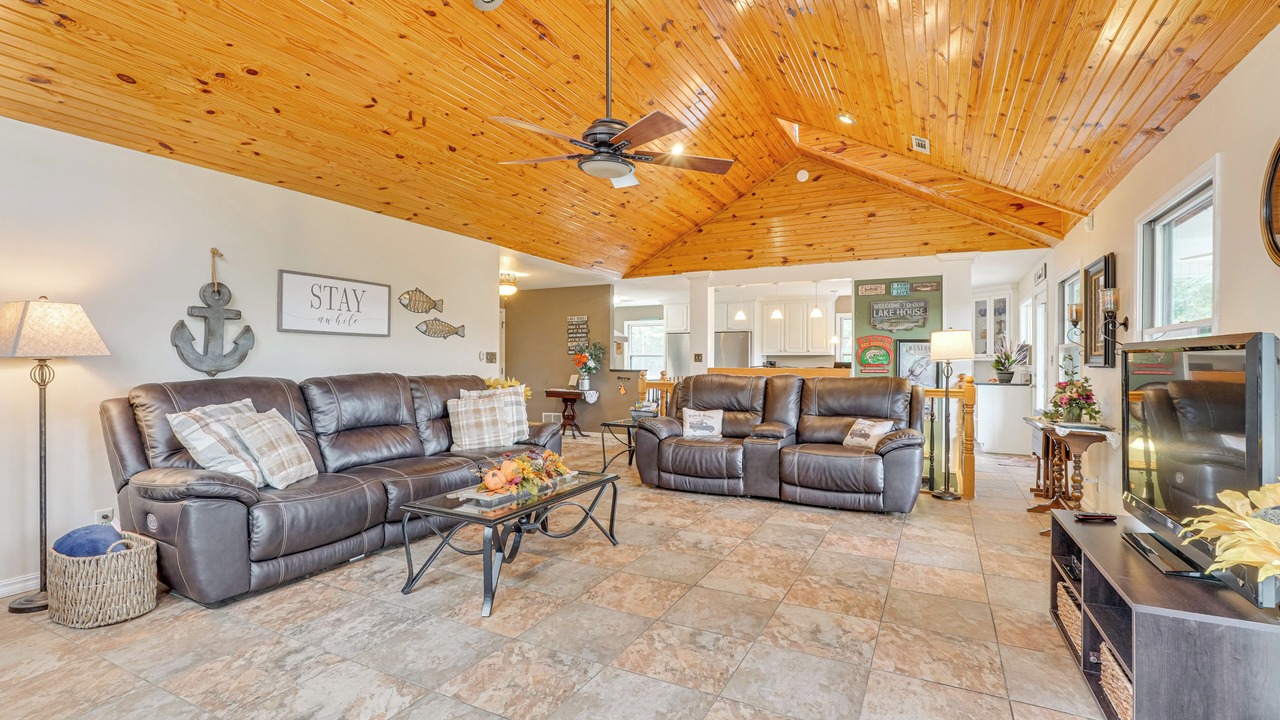 Photo of Livingroom in Sylvan Shores