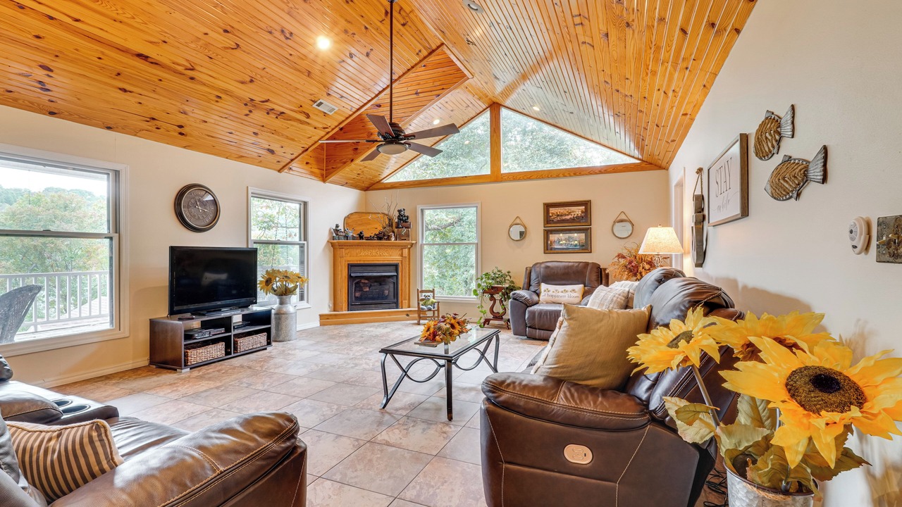 Photo of Livingroom in Sylvan Shores